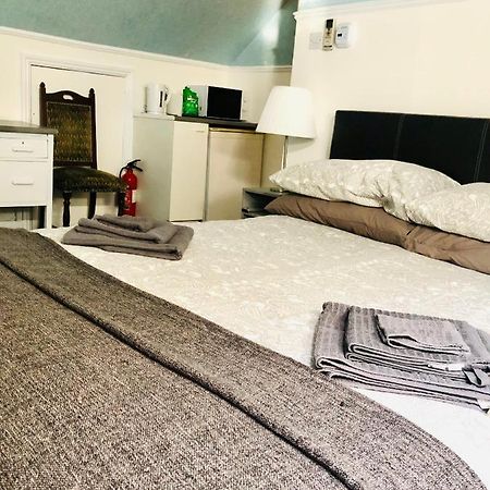 Ac Hideout Apartment Рочфорд Екстериор снимка