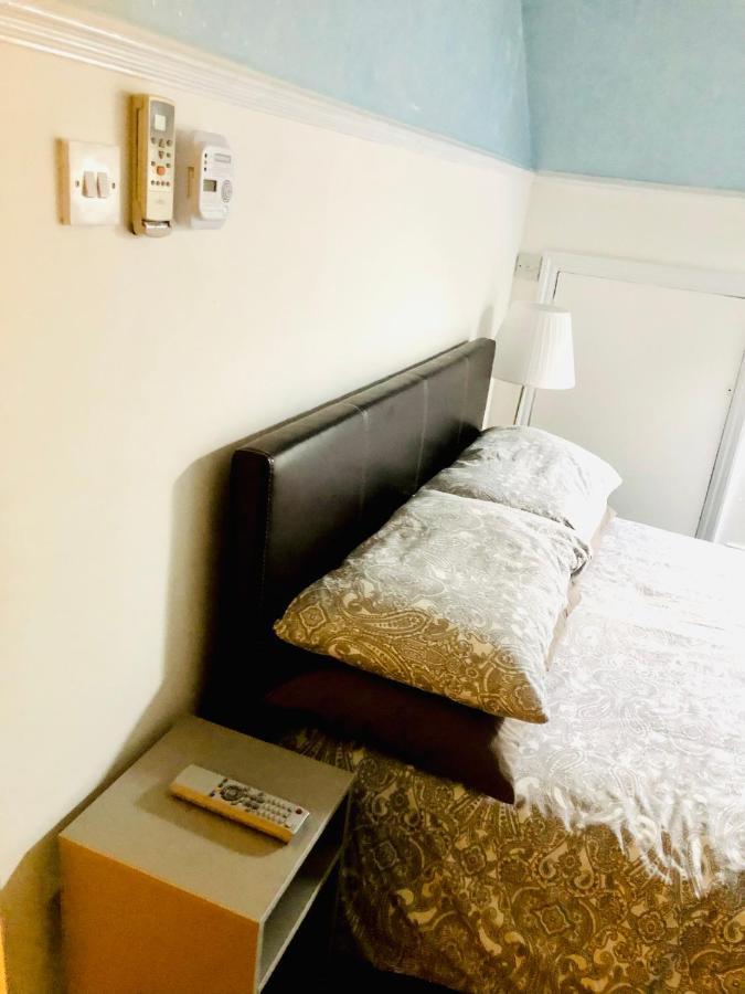 Ac Hideout Apartment Рочфорд Екстериор снимка