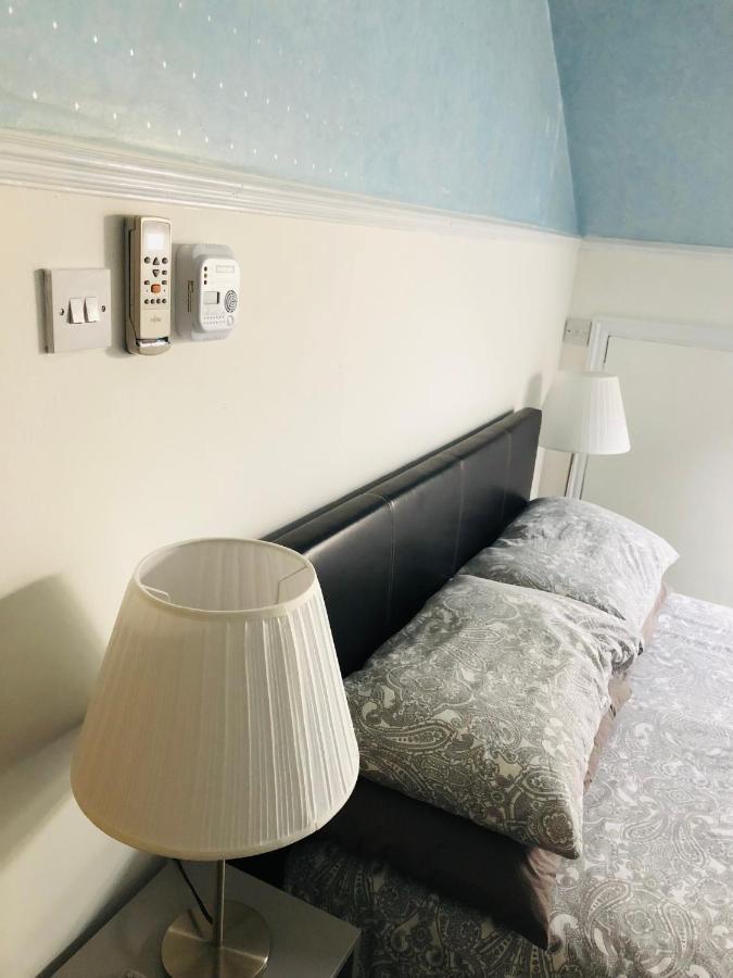 Ac Hideout Apartment Рочфорд Екстериор снимка
